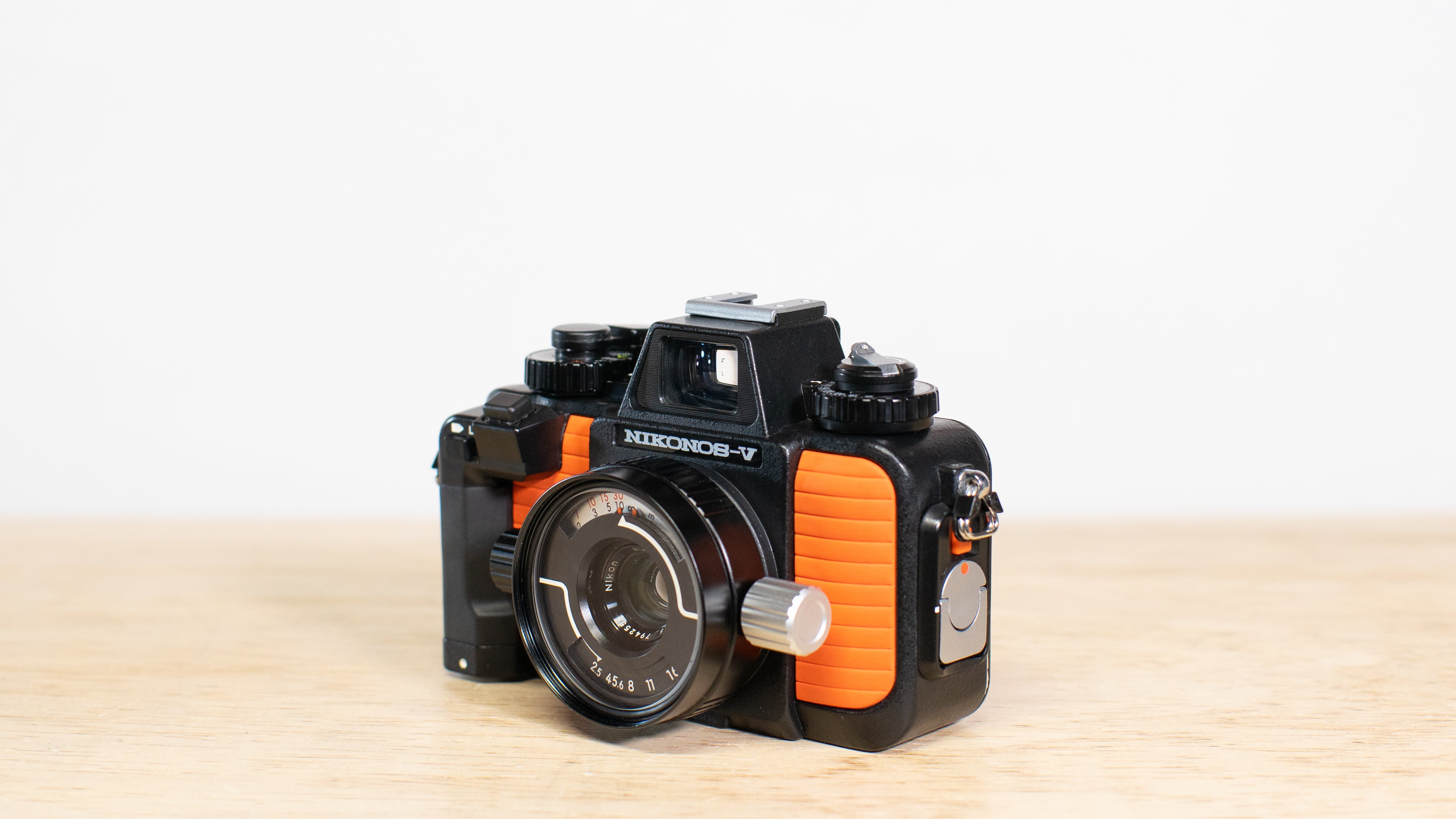 Nikonos V 35mm Film Camera with Nikkor 35mm Lens