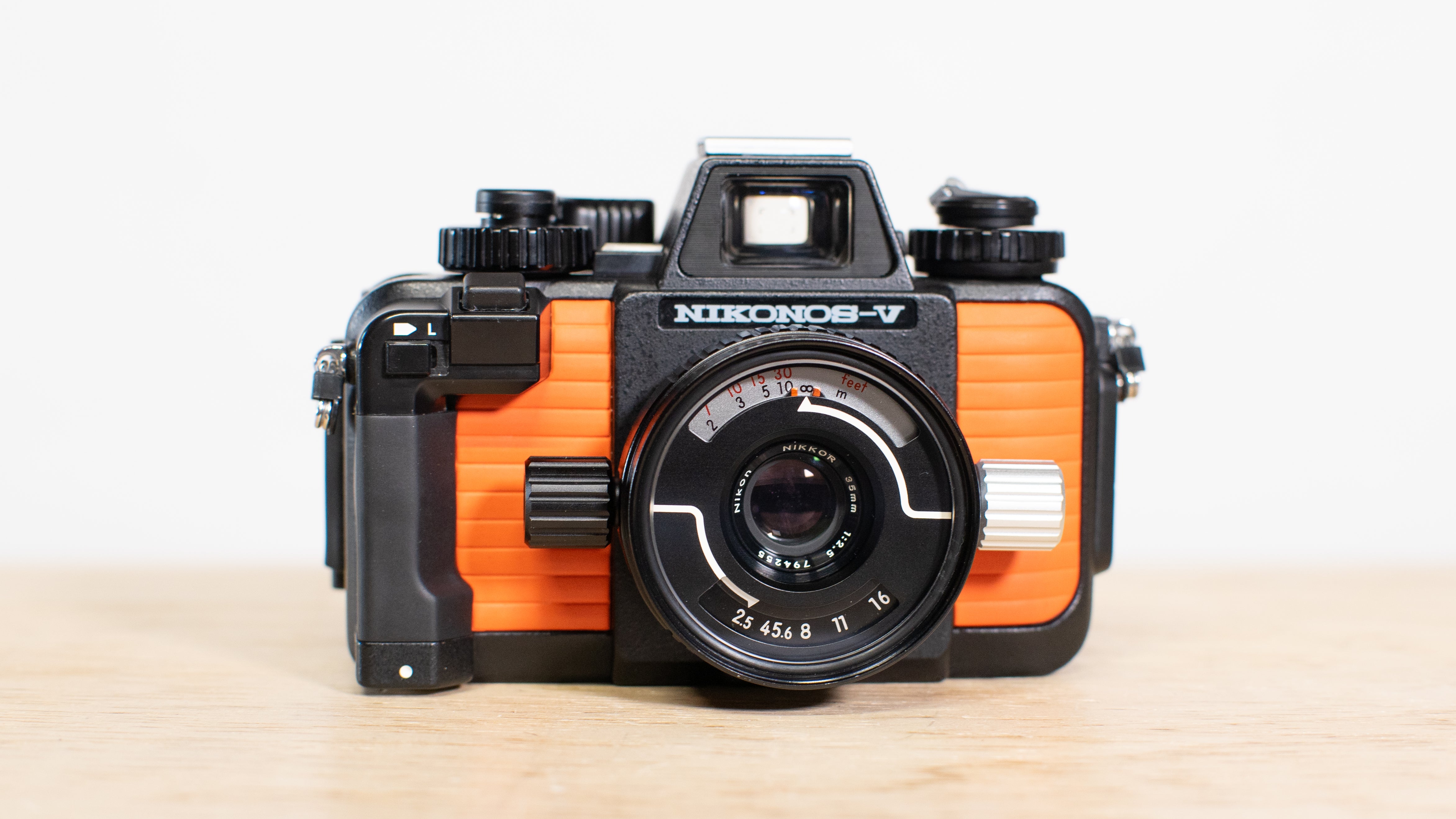 Nikonos V 35mm Film Camera with Nikkor 35mm Lens